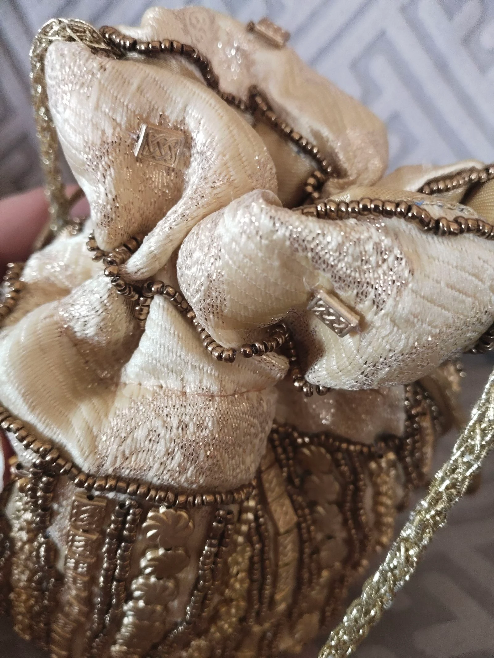 Bolsito bombonera dorado – photo 8
